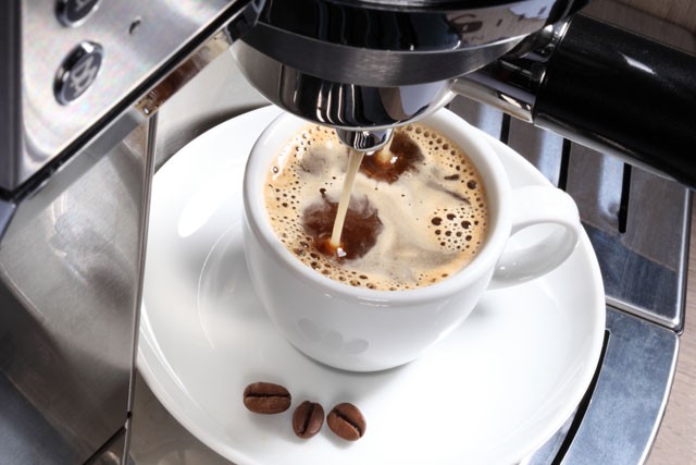 Kaffeevollautomat entkalken – 3 Möglichkeiten vorgestellt
