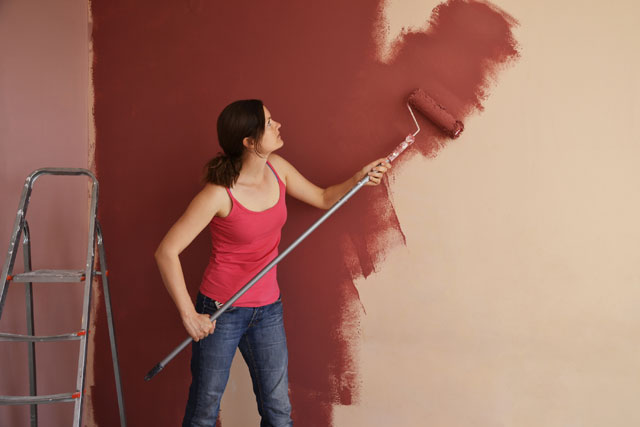Wand oder Tapete mit Dispersionsfarbe streichen: 5 Tipps