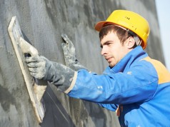 Fassadenuntergrund prüfen und für den Neuanstrich vorbereiten