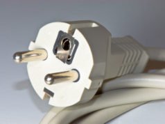 Schuko Stecker an Kabel anschließen