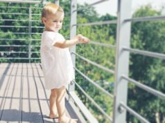 Balkon kindersicher machen - Gefahren erkennen und beseitigen
