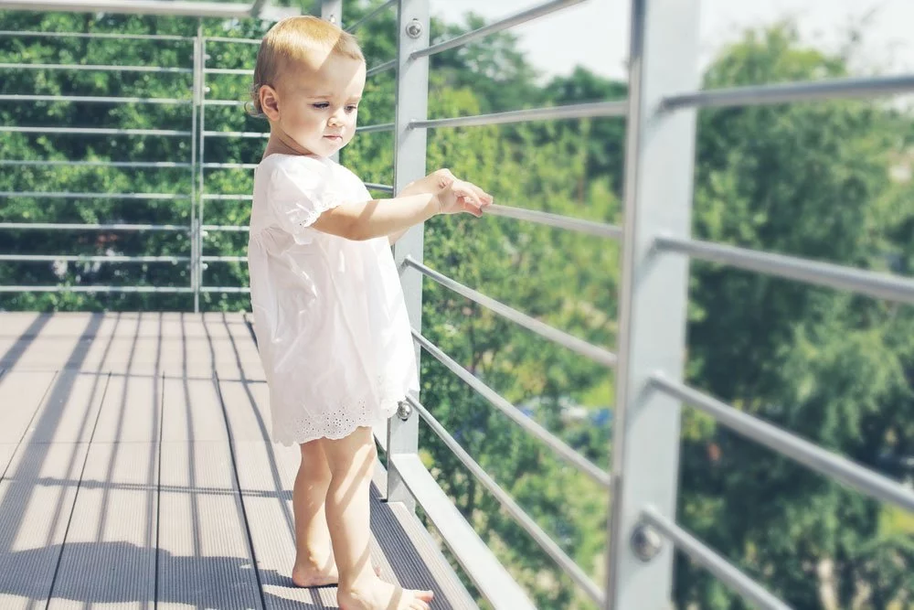 Balkon kindersicher machen – Gefahren erkennen und beseitigen Balkon kindersicher machen - Gefahren erkennen und beseitigen