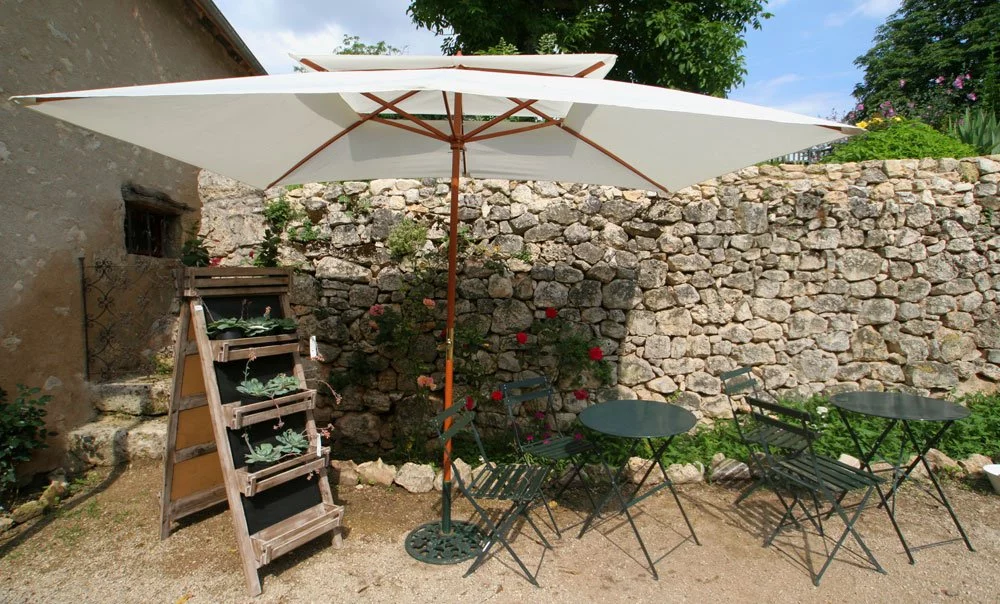 Sonnenschirm im Garten