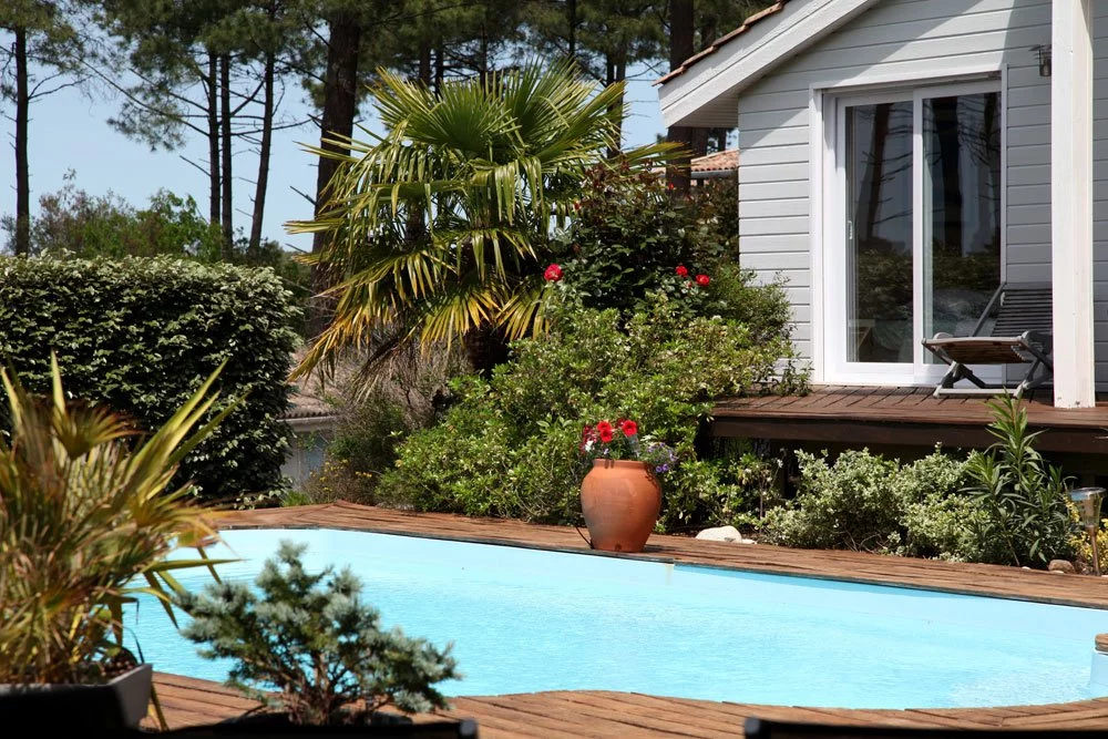 Pool mit Poolhaus