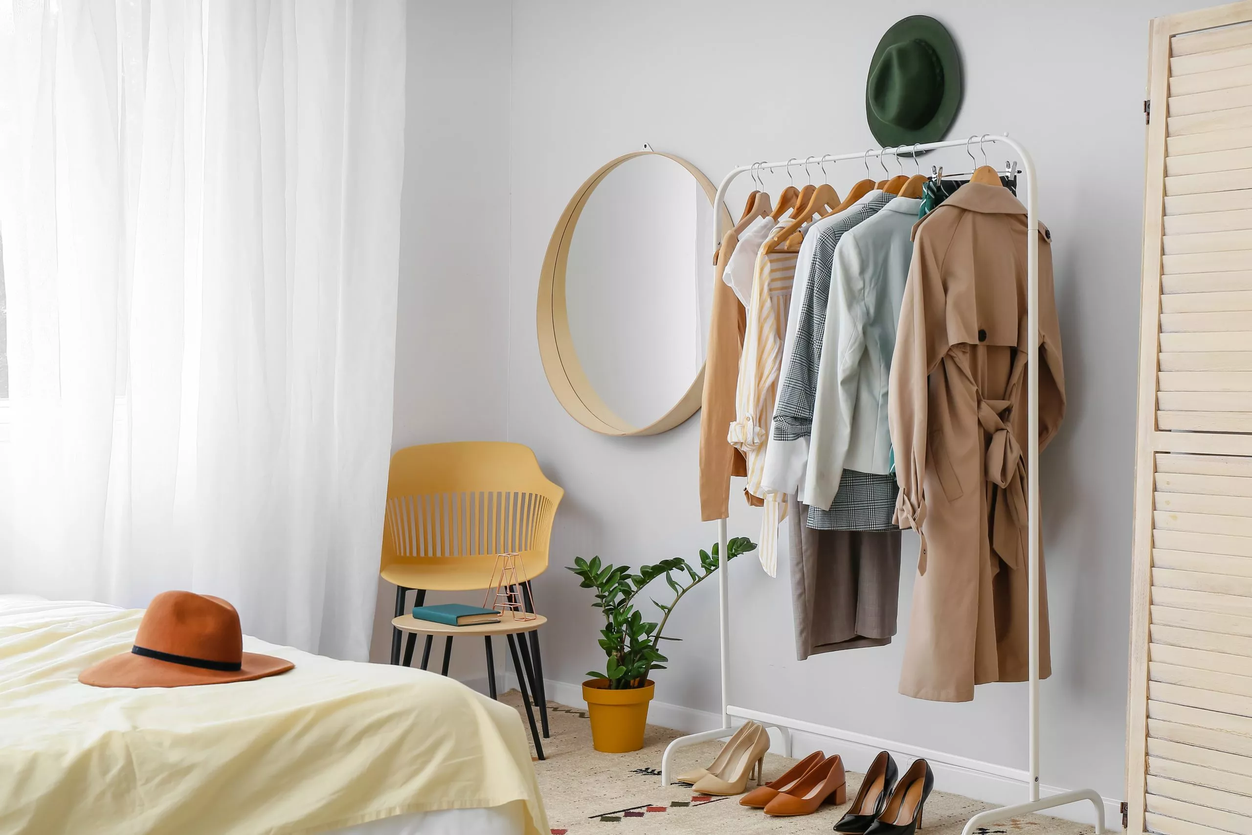 Kleiderständer im Schlafzimmer Kleiderständer