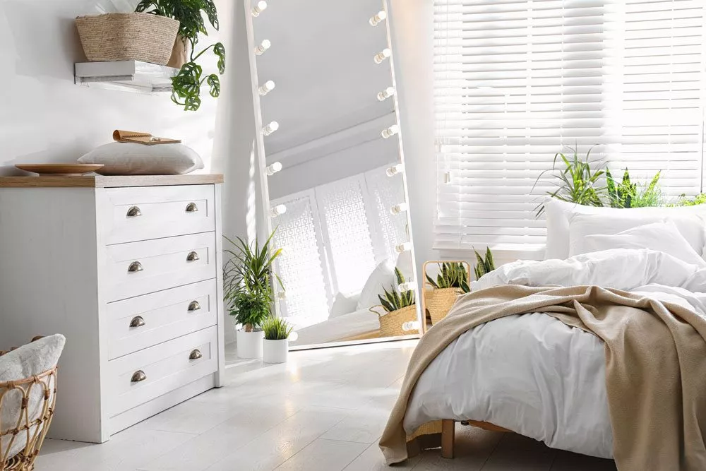 Weiße Kommode im Schlafzimmer Kommode