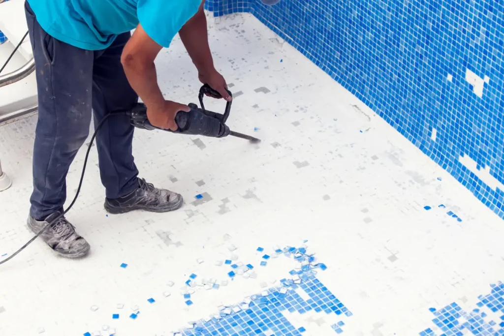 So entfernen Sie alten Fliesenkleber - Tipps für Wand und Boden