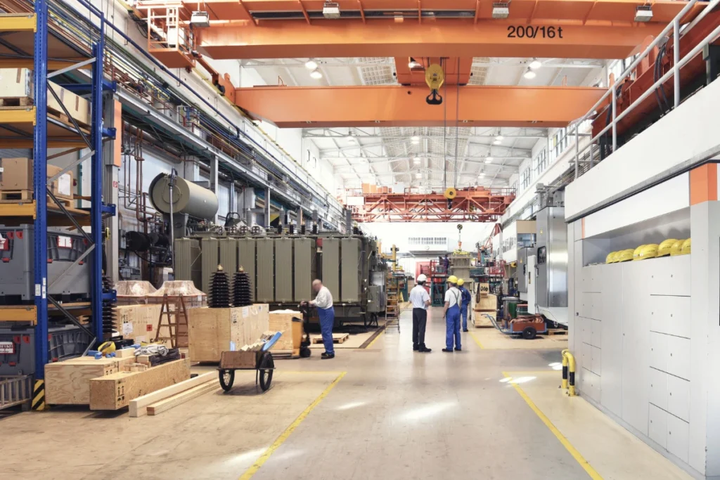 Industrieböden & Gewerbeböden: Materialtypen, Belastungsklassen und Bodensysteme im Vergleich Industrieböden & Gewerbeböden: Materialtypen, Belastungsklassen und Bodensysteme im Vergleich
